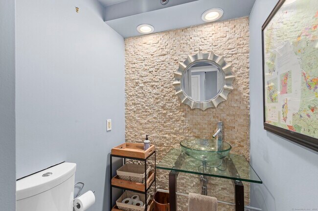 Building Photo - 25 Grand St