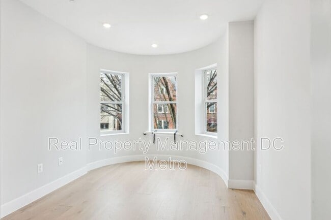 Building Photo - 1112 6th St NW