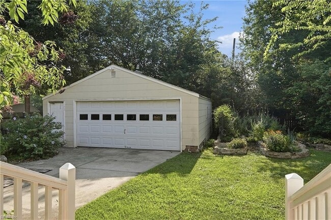 Building Photo - 920 Oaklawn Ave