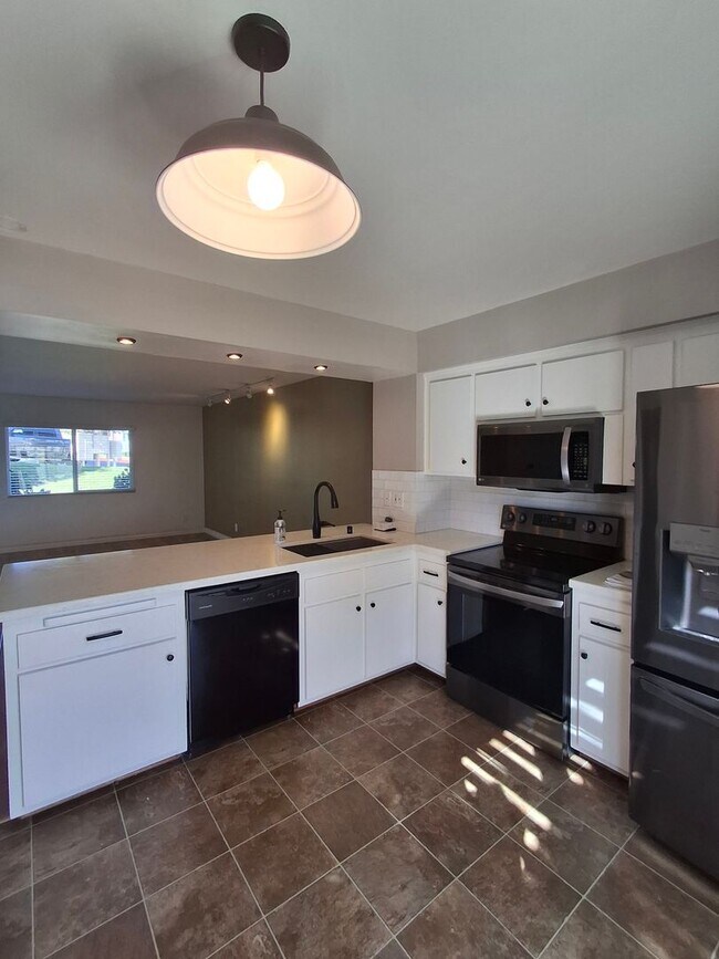 Building Photo - Beautifully Renovated Townhome-MUST SEE!!!