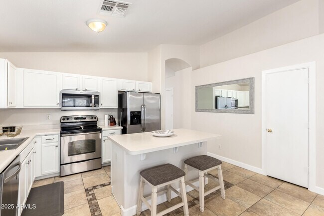 Building Photo - 1020 S Esmeralda