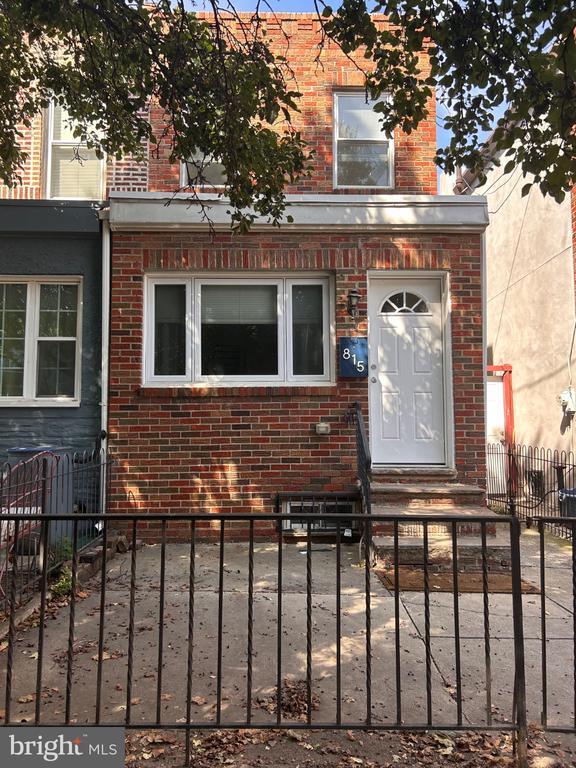 Building Photo - 815 Tasker St
