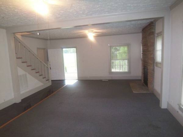 Building Photo - 882 E Broad St