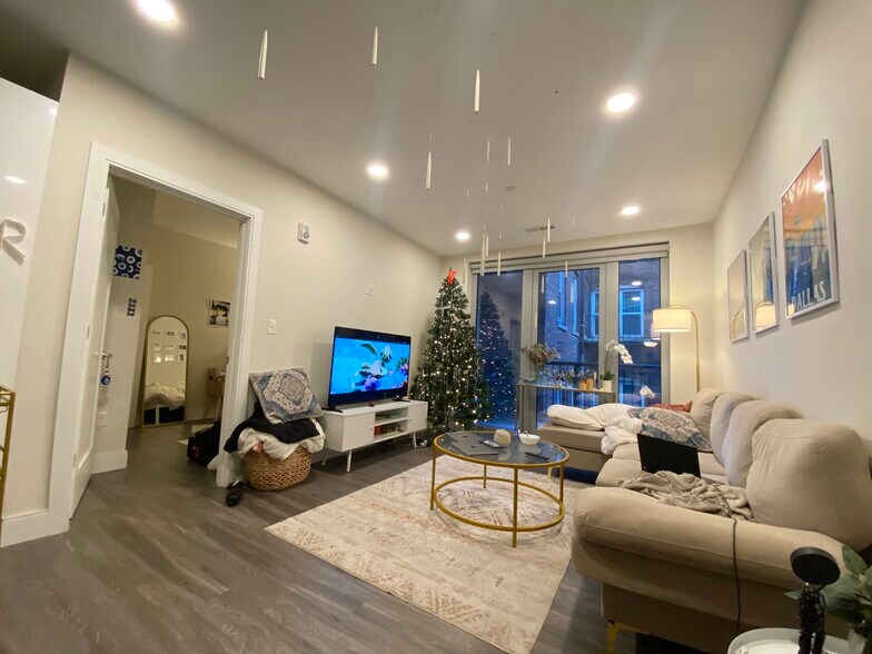 Primary Photo - 1025 Tremont St