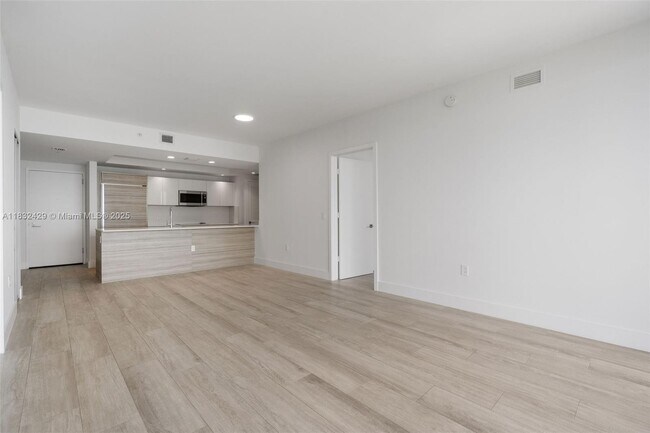 Building Photo - 121 NE 34th St