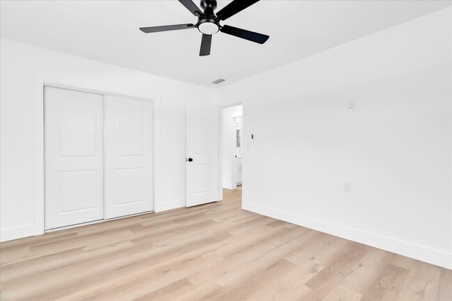 Building Photo - 8801 Sunlit Cove Dr NE