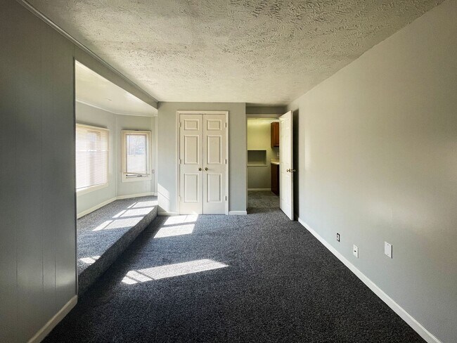 Building Photo - Yorktown School District