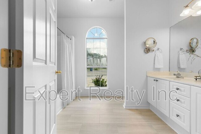 Building Photo - 9305 Brook Forest Cir