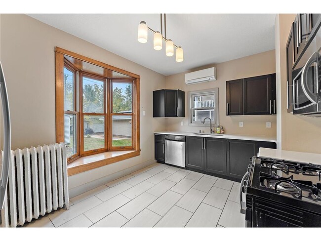 Building Photo - 882 Aurora Ave