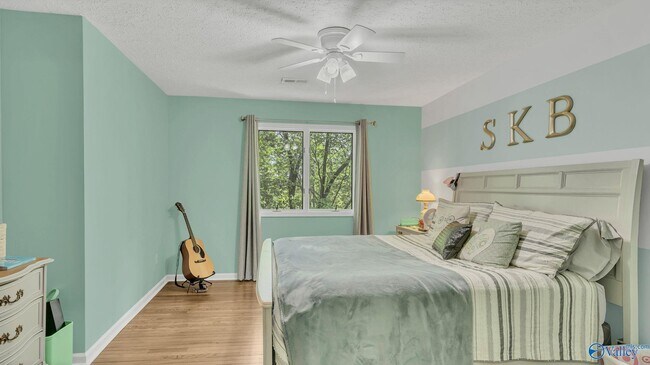 Building Photo - 511 Rainbow Dr