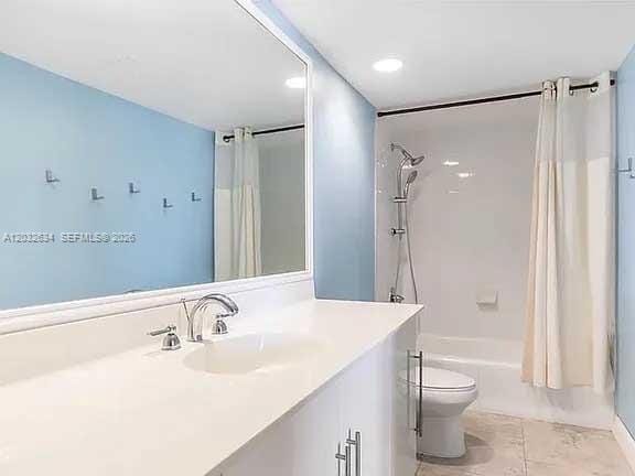 Building Photo - 3000 S Ocean Dr