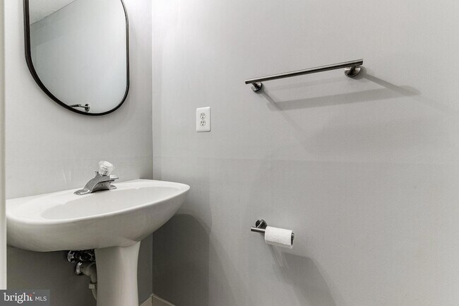 Building Photo - 953 Harrison Cir