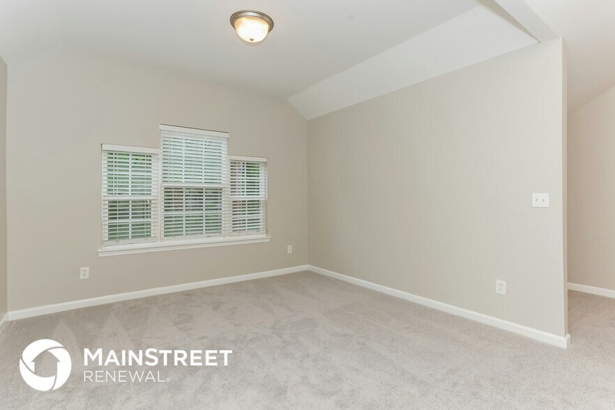 Building Photo - 2019 Reynolds Dr SW