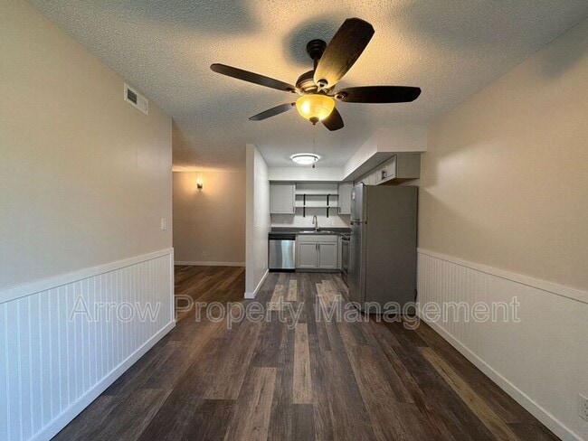 Building Photo - 3405 Holdrege St