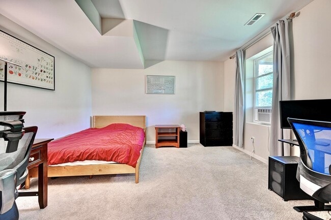 Building Photo - 19 Mel Lawn Dr