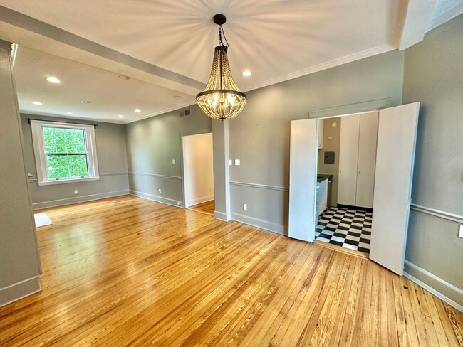 Building Photo - Historic Georgetown Sunny 2 Bedroom 1.5 Ba...