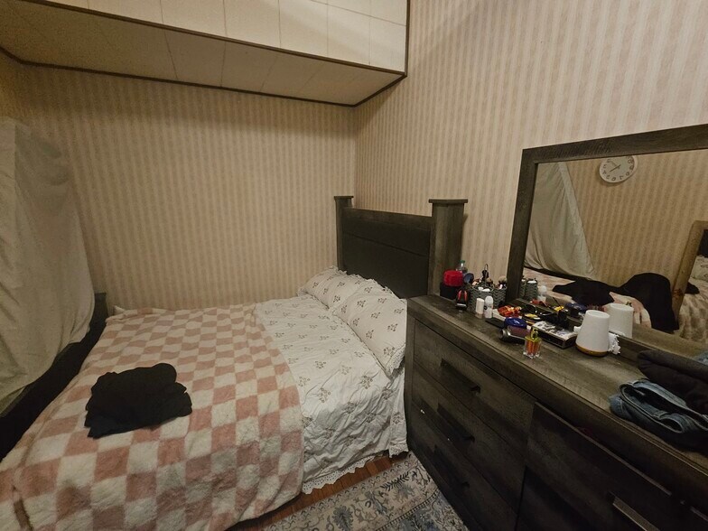 Building Photo - 1132 W Wrightwood Ave