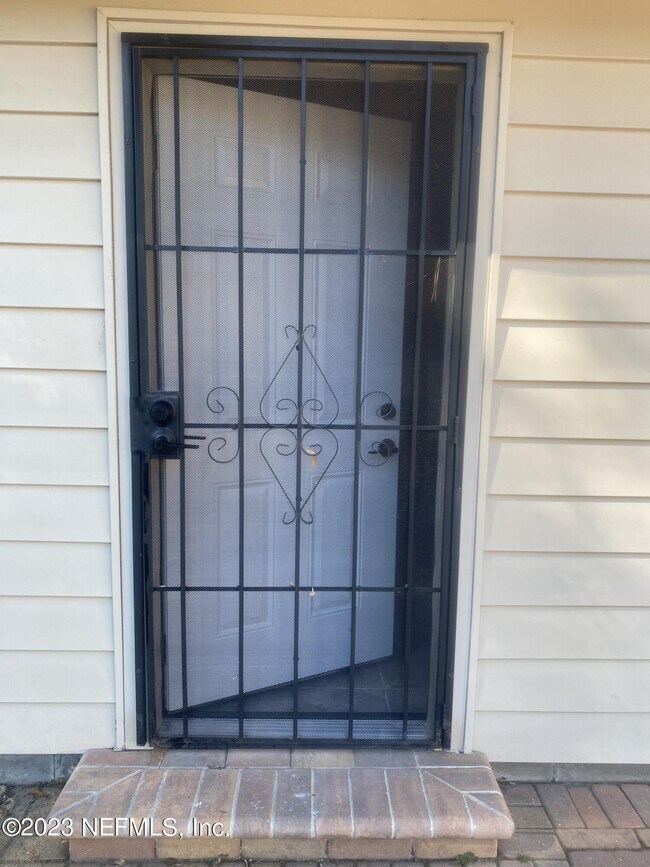 Building Photo - 5557 Floral Ave