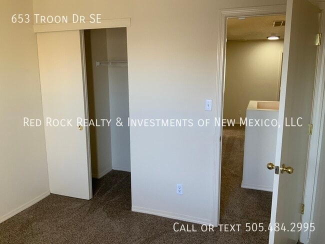 Building Photo - 653 Troon Dr SE