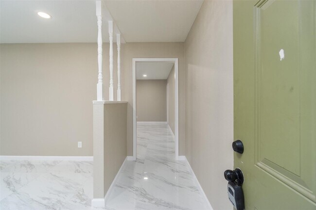 Building Photo - 16450 Parksley Dr