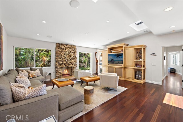 Building Photo - 1106 Skyline Dr
