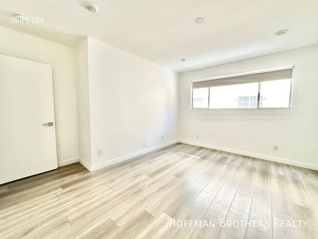 Building Photo - 318 S Mariposa Ave