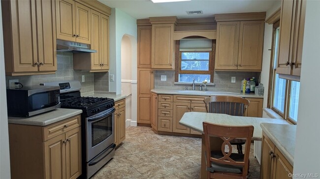 Building Photo - 362 Strawtown Rd