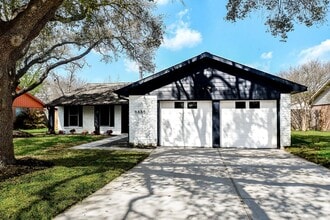 Building Photo - 5850 Duxbury St