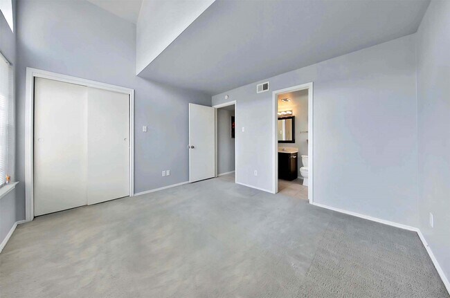 Building Photo - 10630 Westbrae Pkwy