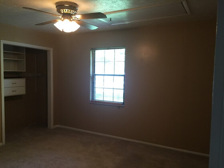 Bedroom 3 - 4912 Angelia Dr