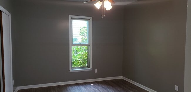 Building Photo - 3 bedroom 1 bath