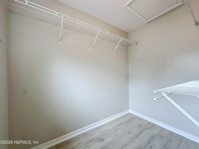 Building Photo - 8224 Halls Hammock Ct