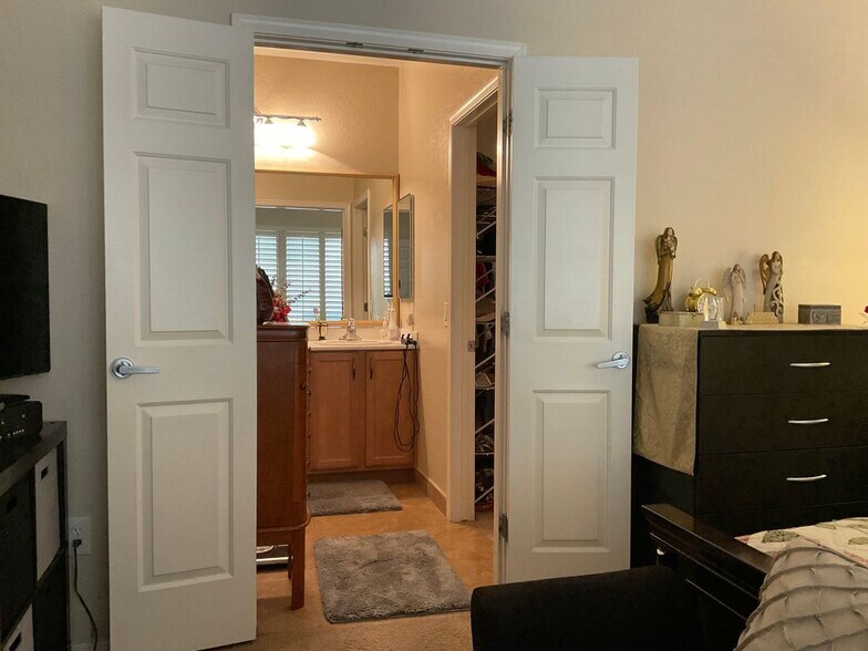 Building Photo - 7937 North Tern