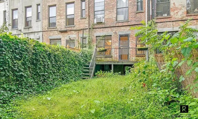 Building Photo - 533 W 149th St