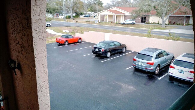 Building Photo - Bright Furnished End-Unit Condo Overlooking the Pond