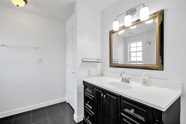 Building Photo - 11652 NW 19th Dr