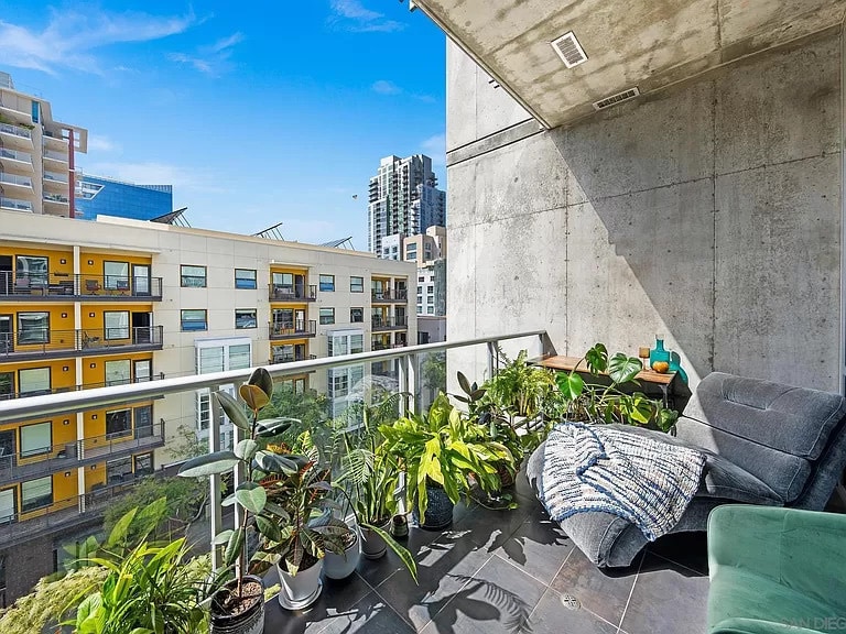 Building Photo - 1025 Island Ave