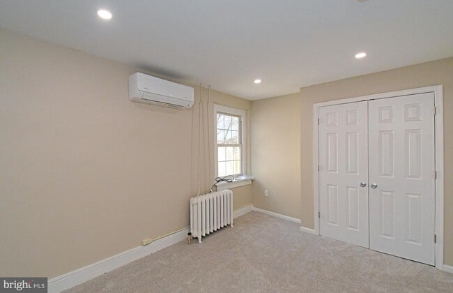 Building Photo - 232 Morgan St