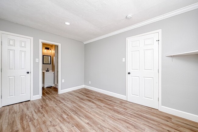 Building Photo - 6715 Victoria St