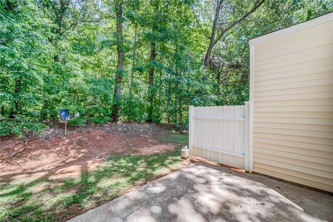 Building Photo - 4084 Hidden Hollow Dr