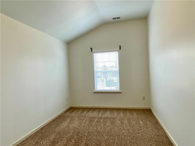 Building Photo - 611 Stonehurst Ln