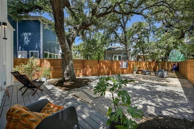 Building Photo - 1187 Oak Grove Ave