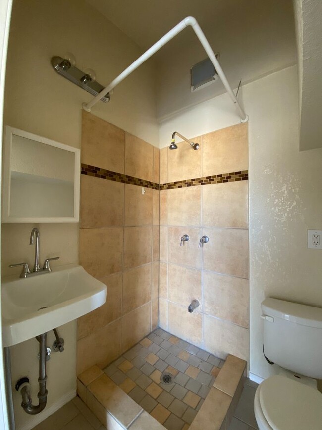 Building Photo - Studio Apartment For Rent - Water, Sewer &...