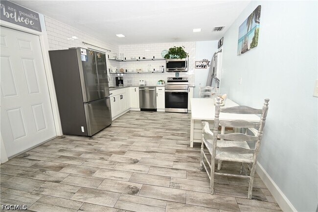 Building Photo - 206 Cape Coral Pkwy W