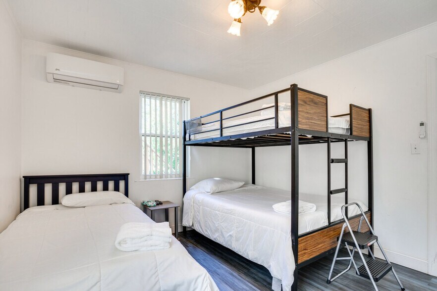 Building Photo - 112 Rockwood Pl