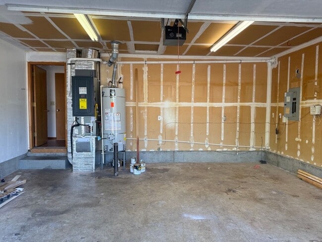 Building Photo - 17040 SW Cambridge Dr