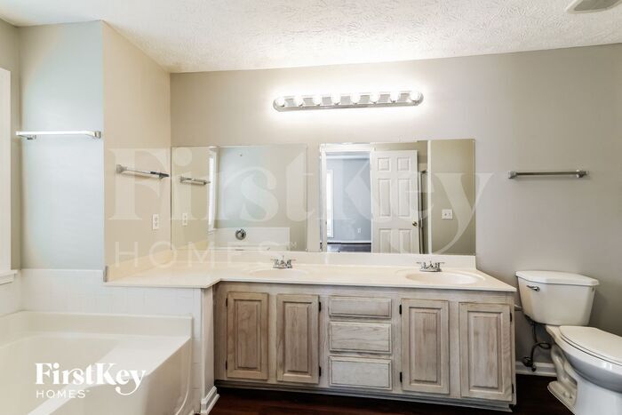 Building Photo - 1045 Eagle Pointe Dr NW