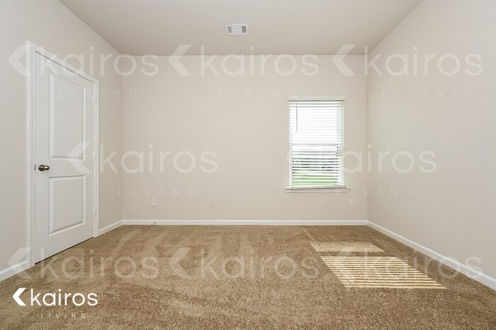 Building Photo - 7000 Pinehurst Way N