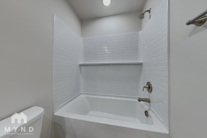 Building Photo - 521 Southland Dr