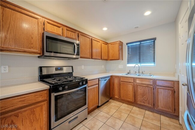 Building Photo - 5283 Broadlake Ln